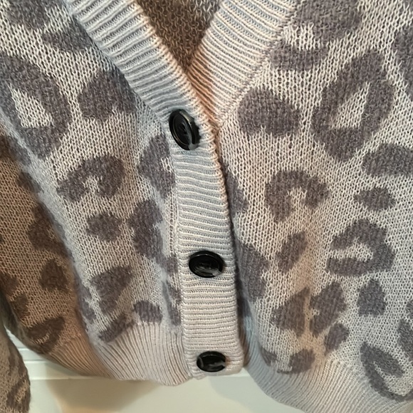 NWOT WILD FABLE SUPER SOFT RIBBED CARDIGAN in Light/Dark Gray, Size L - Picture 4 of 7